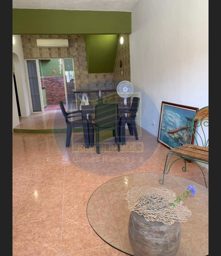 En Venta Cómoda Casa En Tucacas - Falcón.