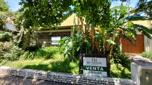 Casa En Una Sola Planta Con Jardín El Barrio  Las Carreras 