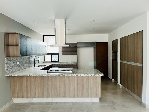 Estrena Casa En Lomas De Juriquilla, 4 Recamaras, Una En Pb, 4 Baños, Jardín