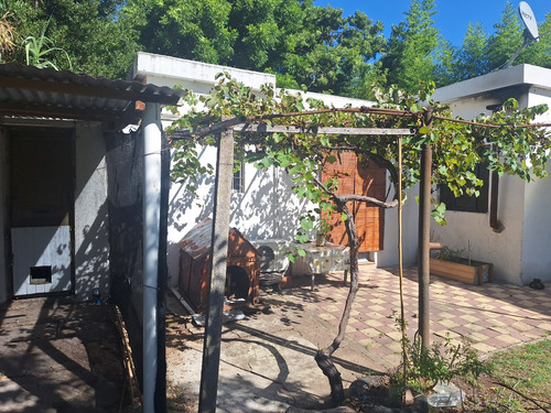 Chalet De Buena Construcción Con Amplio Terreno , Ideal Para Inversor Para Construir.