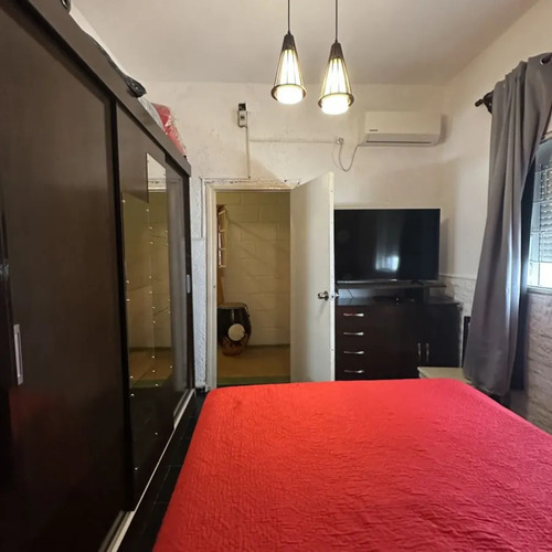 Venta Casa La Teja 4 Dormitorios, 2 Cocinas, 2 Baños, Patio.
