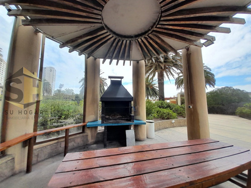 Se Vente Bonito Dpto En Costa De Montemar. Vista Al Mar.