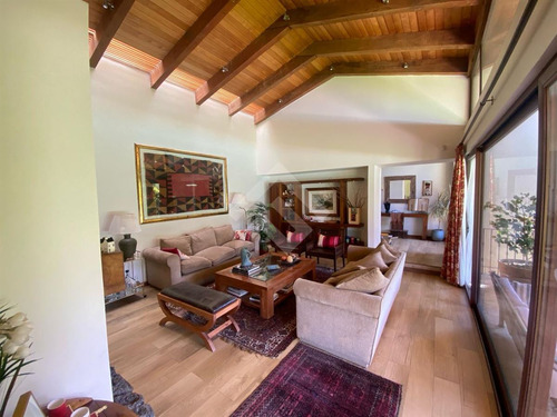 Casa En Venta De 5 Dorm + Estar Y Subt. En Las Brisas Co