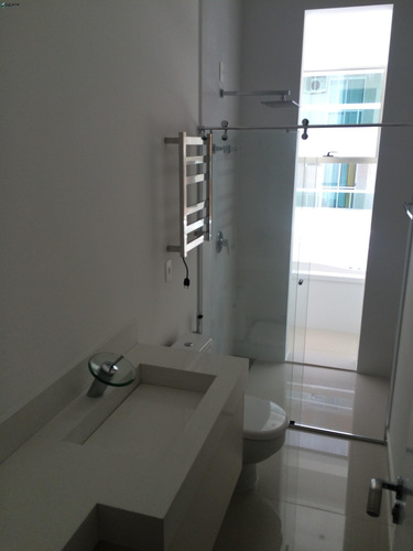 Imagem 20 de 30 de Magnífico Apartamento Com 05 Suítes Frente Mar Em Itapema! - Ap04170 - 69674918