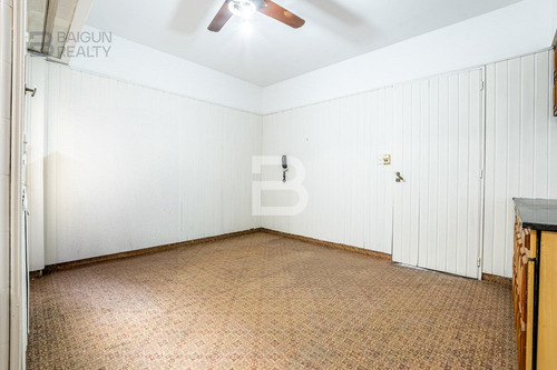 Departamento De 5 Ambientes Con Dependencia De Servicio, Cochera Y Baulera En Venta En Recoleta