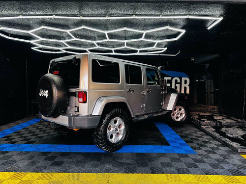 Jeep Wrangler 3.6 Unlimited Sahara V6 4x4 At