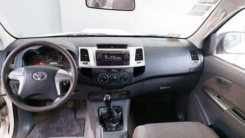 Imagen 6 de 10 de Toyota Hilux 4x2 C/d Sr 3.0 Tdi