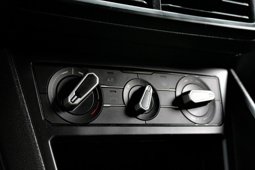 Imagem 11 de 13 de Volkswagen Polo 1.0 Flex Mec