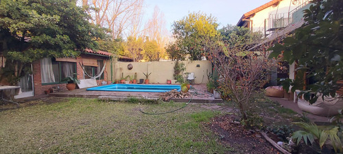 Casa En Ciudad Jardín Sobre Terreno De 363mts2