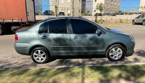 Volkswagen Polo Sedan 2011 1.6 Vht Comfortline Total Flex 4p
