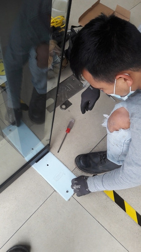Imagen 5 de 5 de Mantenimiento Y Reparacion De Mamparas Y Ventanas De Vidrio