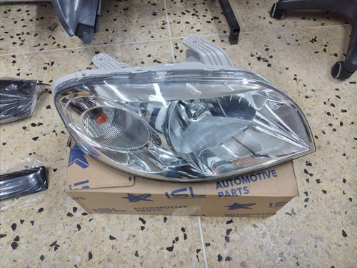 Faro Delantero Y Aveo 2011 2012 2013 Par