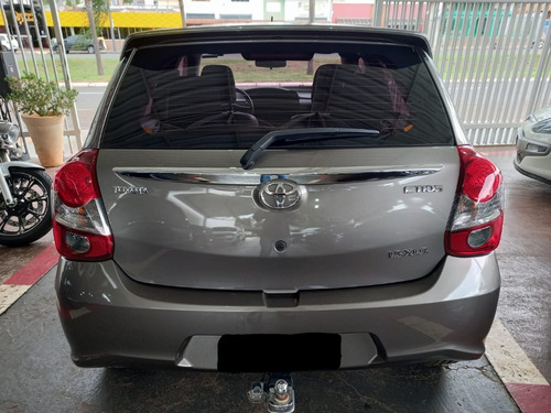 Imagem 12 de 15 de Etios Hatch Xls 1.5, Automatico, 2018/2019, Cinza