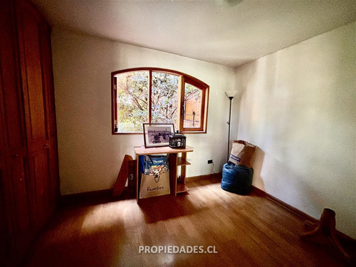 Casa En Venta De 3 Dorm. En Peñalolén