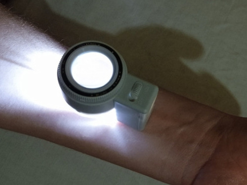 Minidermoscopio Clínico 8x 23mm Con Luz Led Y Regla Interna