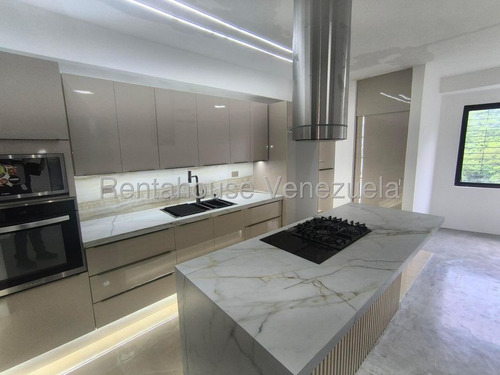 Este Hermoso Apartamento Moderno Combina Comodidad Y Estilo En Un Espacio Listo Para Estrenar.cuenta Con Pisos Microcemento Y Laminados Que Aportan Elegancia Y Durabilidad