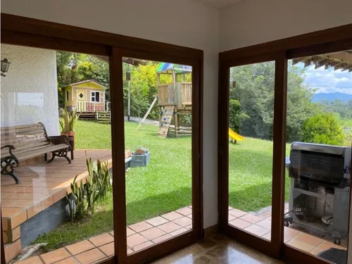 Casa Independiente En Rionegro Con Piscina Y Jacuzzi Para La Venta