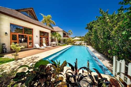 Hermosa Villa De Tropical Diseño Y Vista Increible En Las Lagunas Cap Cana