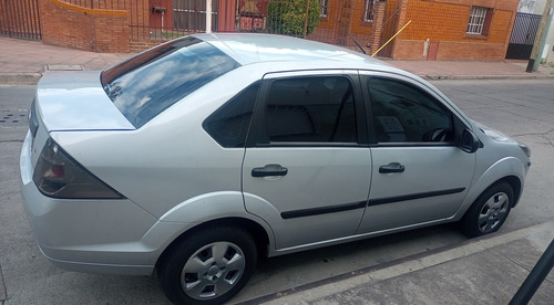 Imagen 2 de 8 de Ford Fiesta Max Ambiente Plus 1.6