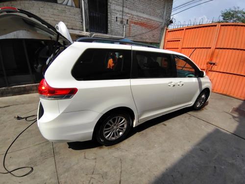 Toyota Sienna Xle At