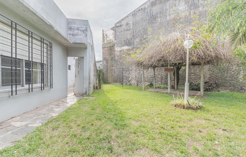 Imagen 5 de 30 de Lote De 559 M2 En Esquina Con Casa 4 Amb A Reciclar - Ituzaingó Sur