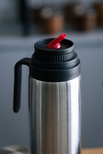 Termo Acero Negro Texturado Con Manija Con Pico Cebador 1l