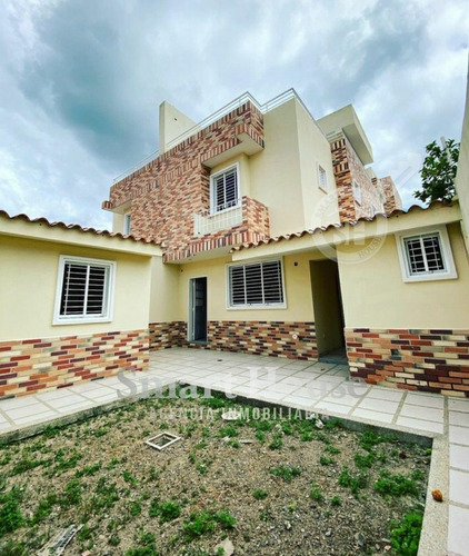 Llev18m-abev02m Smart House Vende Comodo Townhouse En Obra Limpia Urb Andres Bello.