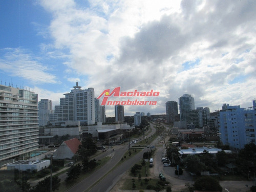 Apartamento En Punta Del Este, Mansa- Ref: 6392