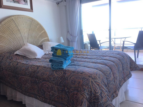 Encantador Penthouse Con Parrillero Propio, Frente Al Mar- Ref: 3718