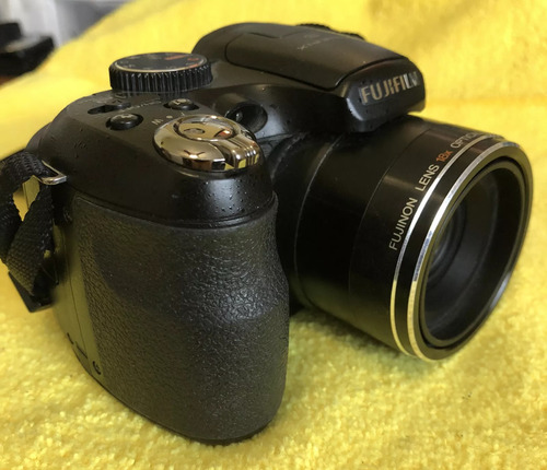 Fujifilm Finepix S1800 12.2mp 6.3x Digital Zoom Digital Cam.