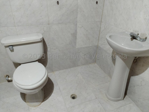 Casa En Venta Urbanización Chucho Briceño Cabudare Lara (24-9408) // Invierta Seguro Con Rentahouse//