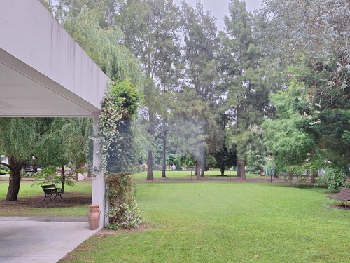Dueño Vende Urgente Casa En Dos Plantas (340 M²) Sobre Terreno De 1700 M² En Club De Campo Miralagos, Golf Y Spa