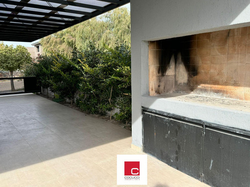Casa En Venta En El Prestigioso Barrio Privado Dalvian!!