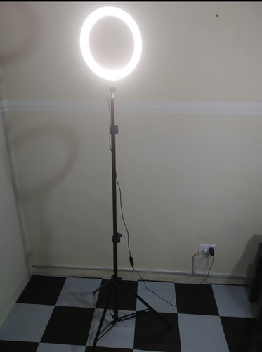 Imagen 4 de 8 de Aro De Luz 10 Pulgadas Con Trípode De 80 Pulgadas.