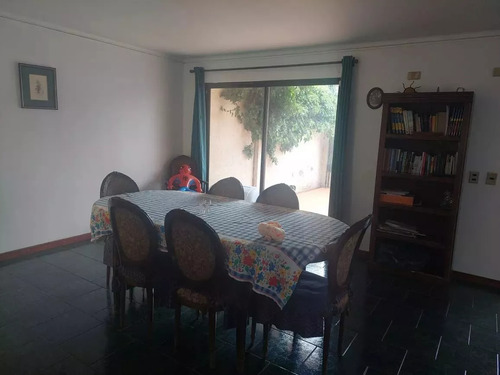 Se Vende Gran Propiedad Con Excelente Ubicación Céntrica.