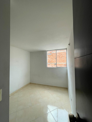 Venta De Apartamento En Barrio Cristobal Con Excelente Area