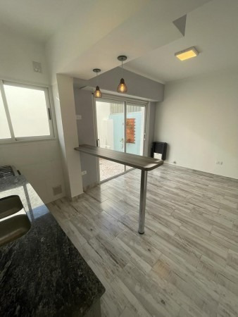 Imagen 4 de 10 de Oportunidad! 2 Amb Lateral Con Patio Totalmente Reciclado A Nuevo - Bajas Expensas! Bajo El Precio !