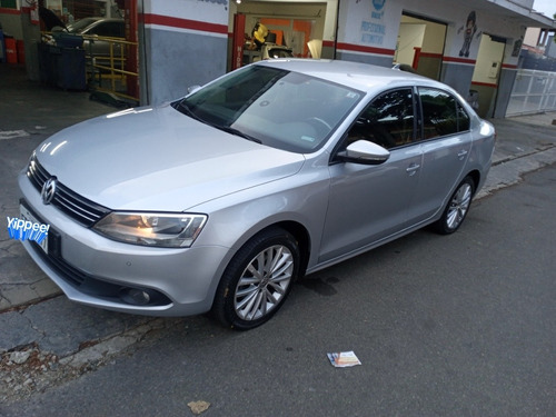 Volkswagen Jetta 2.0 Comfortline Flex 4p Automática