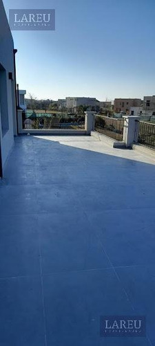 Imagen 10 de 17 de Casa En Venta - Barrio El Canton, Puerto