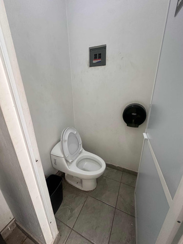 Oficinas / Bodega 175m2 3 Baños Excelente Ubicación Al Sur