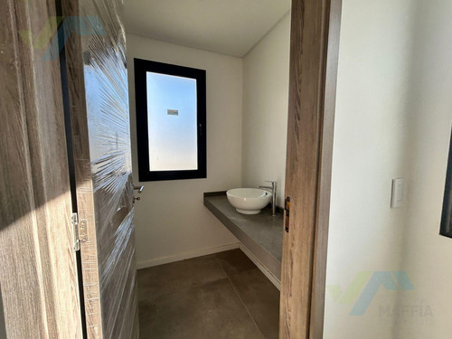 Casa En Venta 5 Amb En Altos De Campo Grande