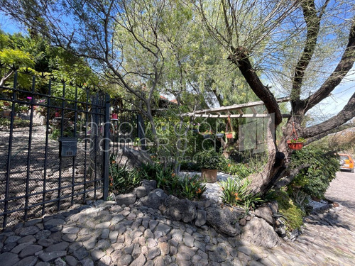 Casa En Venta En Huertas La Joya, Estilo Campestre, Con 4 Recámaras