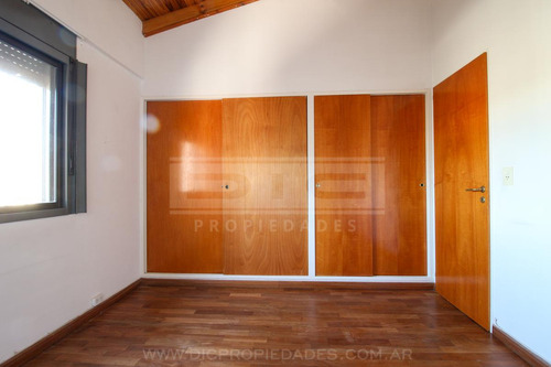Departamento 3 Ambientes Con Balcon. Prox A Av Centenario