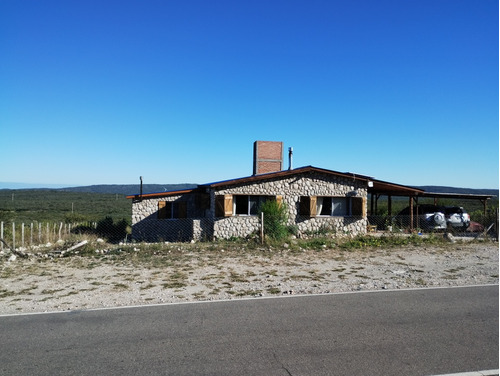 Casa De Montaña Con 3 Dormitorios, 2 Baños Y Piscina 