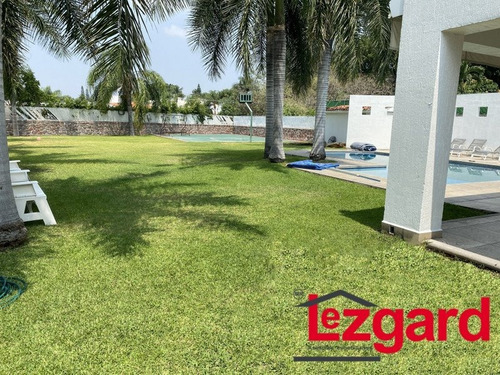 Excelente Residencia Diseñada Con Un Enfoque Moderno Y Funcional, Espacios Luminosos Y Abiertos Crean Una Atmósfera Acogedora En Cada Rincón