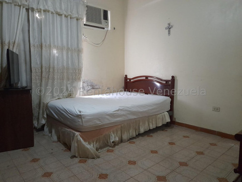 Casa En Venta En Las Mayas El Limón Excelente Estado De Conservación Amplia Cómoda Económica Lista Para Firmar Nela 25-4637