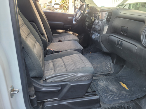 Chevrolet Silverado 6.6 3500 Chasis Cab V8 At