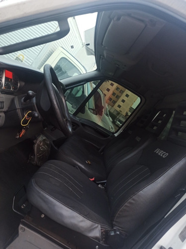 Imagem 10 de 14 de Iveco Daily Iveco 35s14 Bau 2013