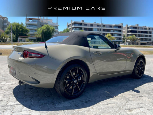 Mazda MX-5 Miata 2.0 Soft Top MT