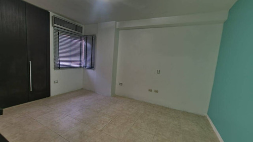 Apartamento En Venta En El Parral, Valencia 287518 Lz
